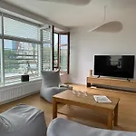 Danes Uzutekis Apartment *