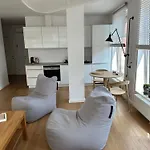 Danes Uzutekis Apartment *