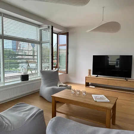 Danes Uzutekis 아파트 *